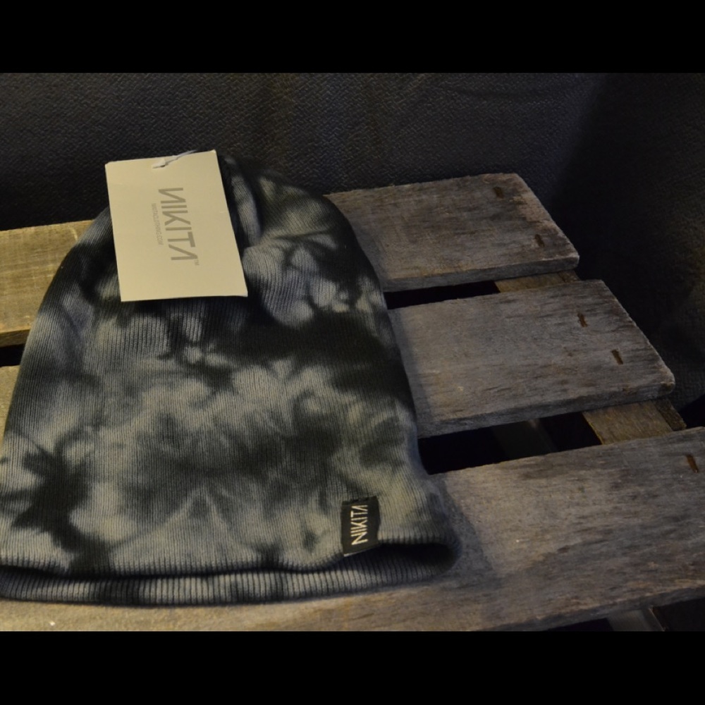 2 NIKITA Beanies